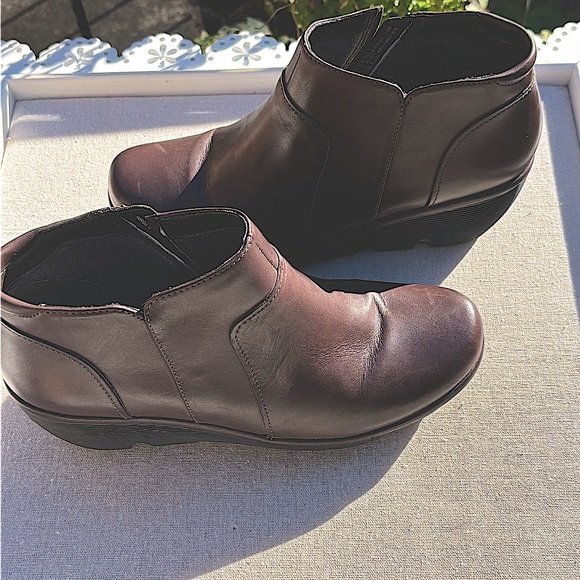 Clark’s Artisan Wedge Boot, Brown Leather Side Zip, Comfort Boot, Size Nine - Picture 7 of 12